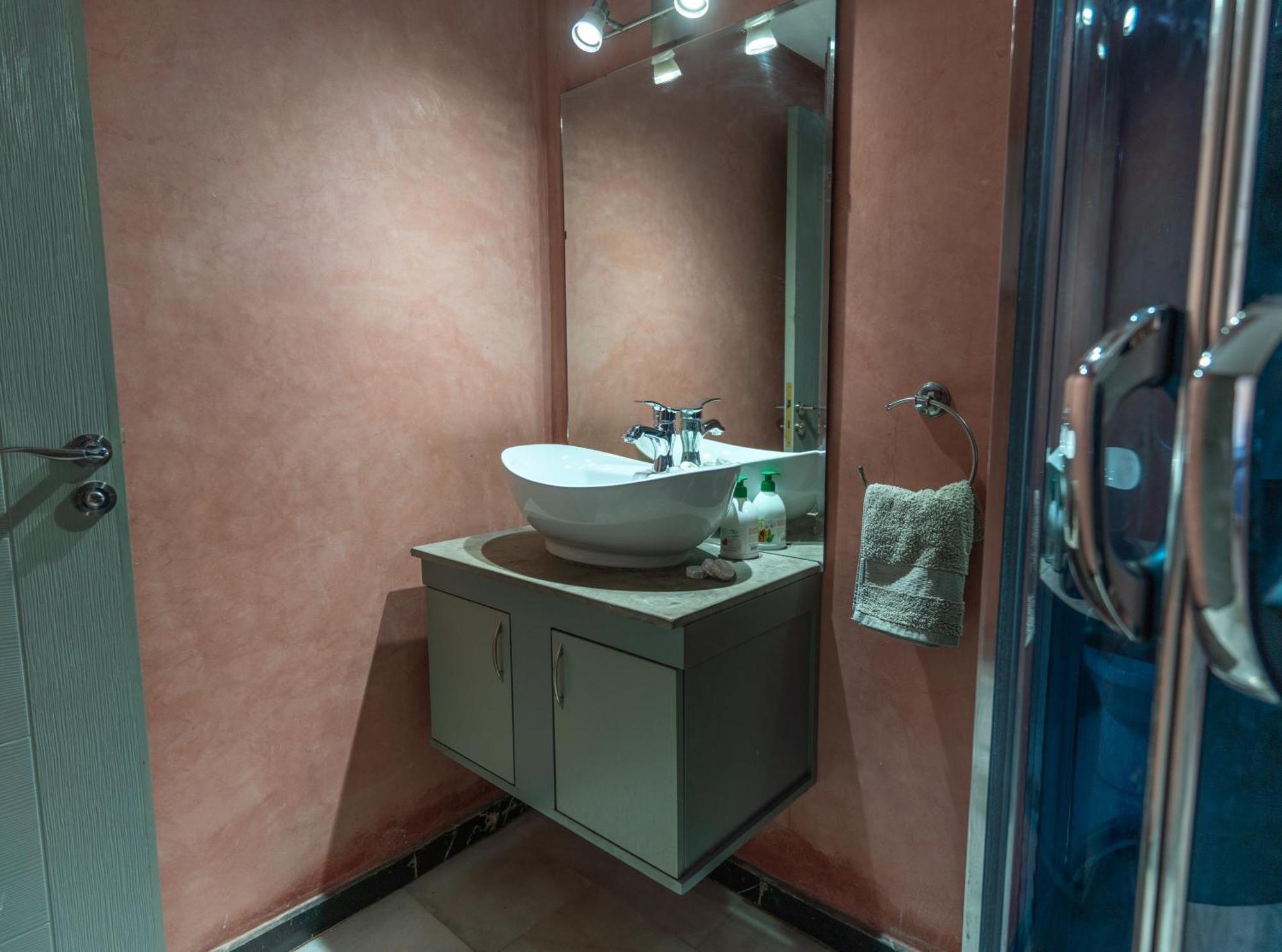 Bel Appartement Au Coeur De Gueliz มาร์ราเกช ภายนอก รูปภาพ